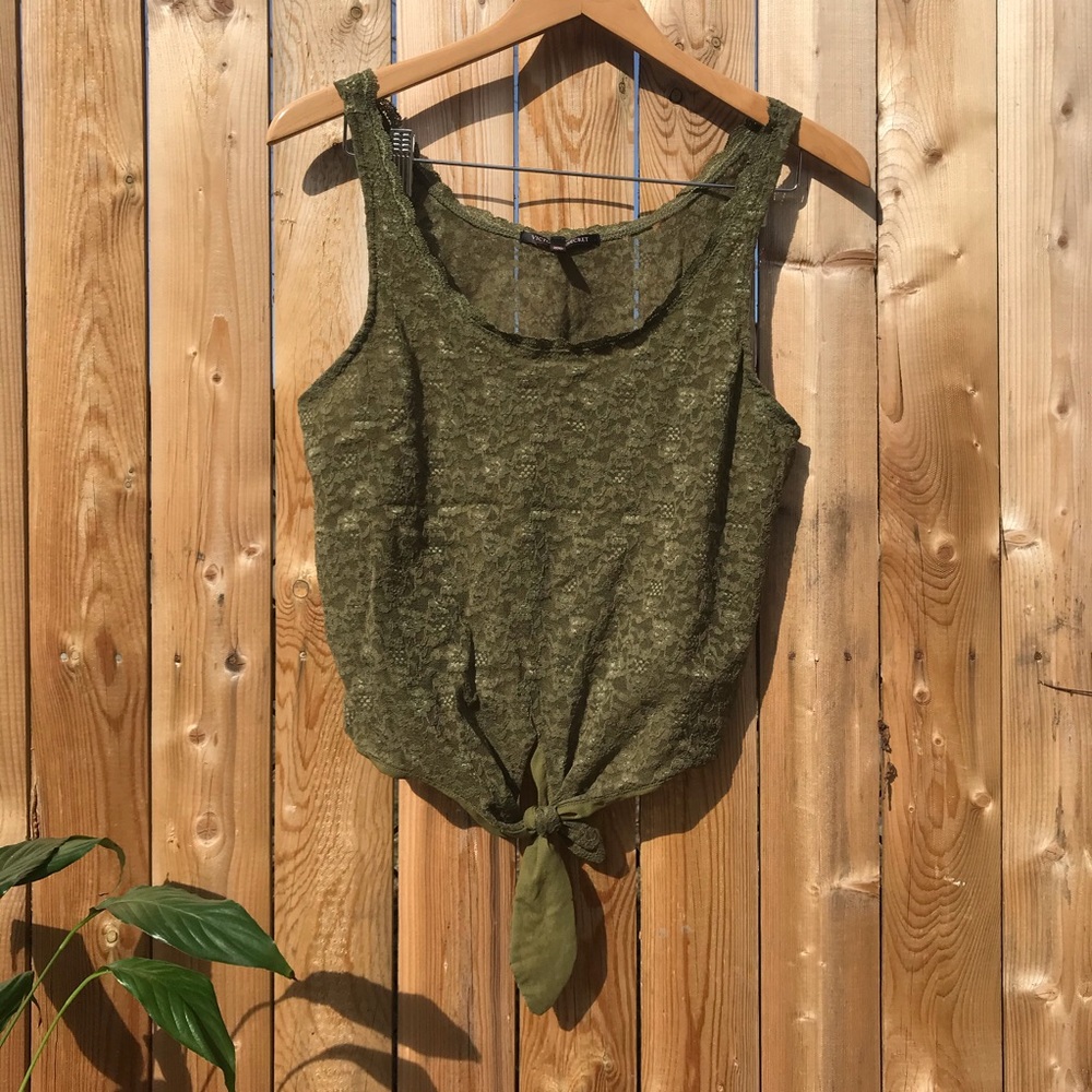 VICTORIAS SECRET : Green crop top with front tie